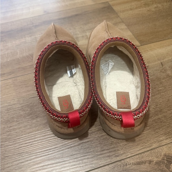 UGG Tan Slippers with Red Trim - Picture 4 of 4